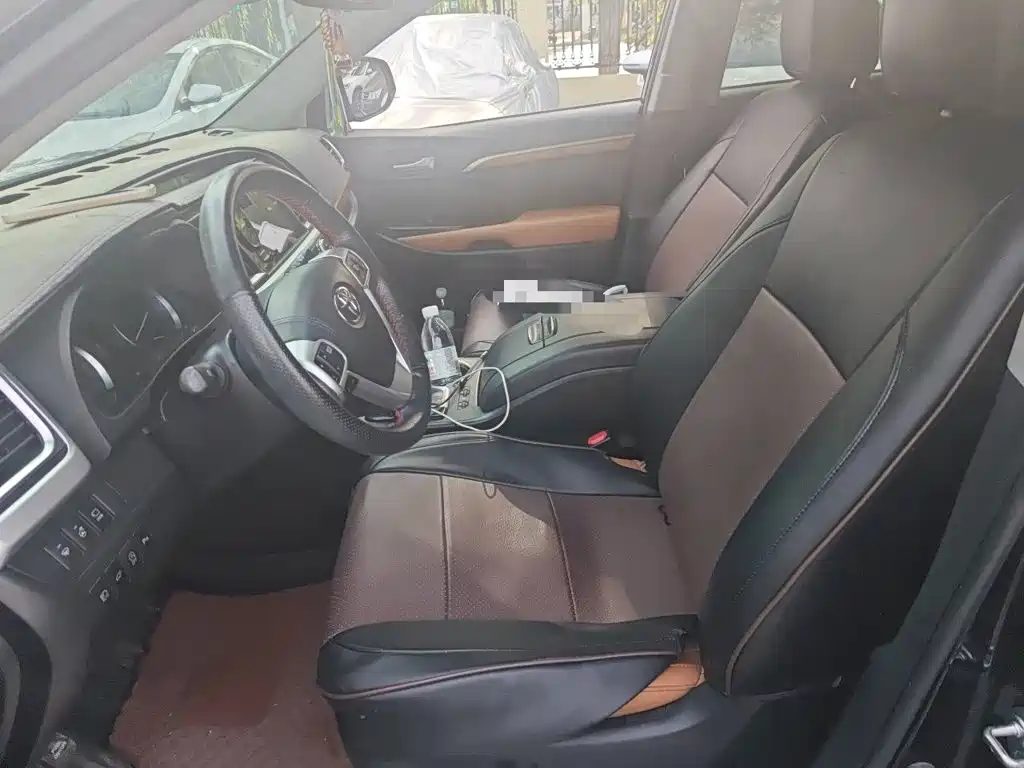 Фото 8 - Toyota Highlander