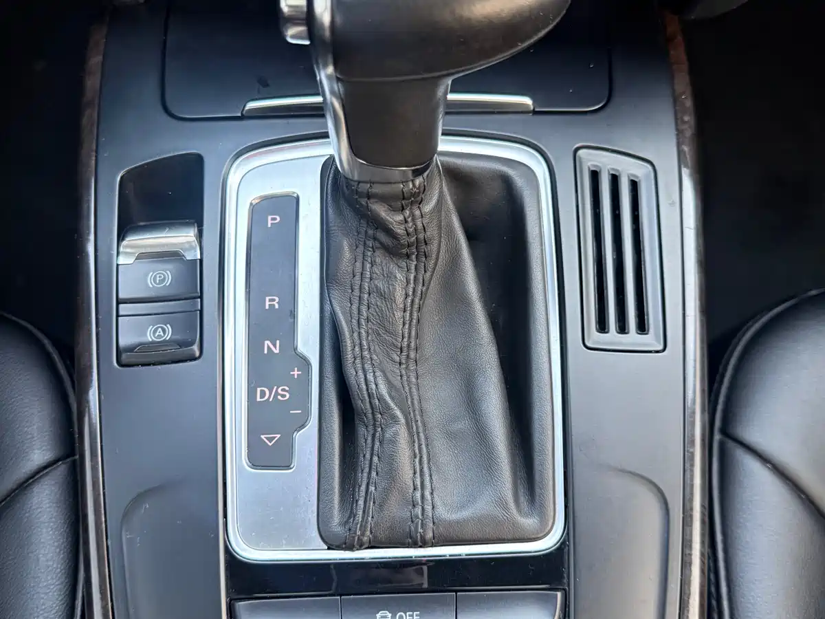 Audi A4L 2013 30 TFSI Automatic Comfort фото 18