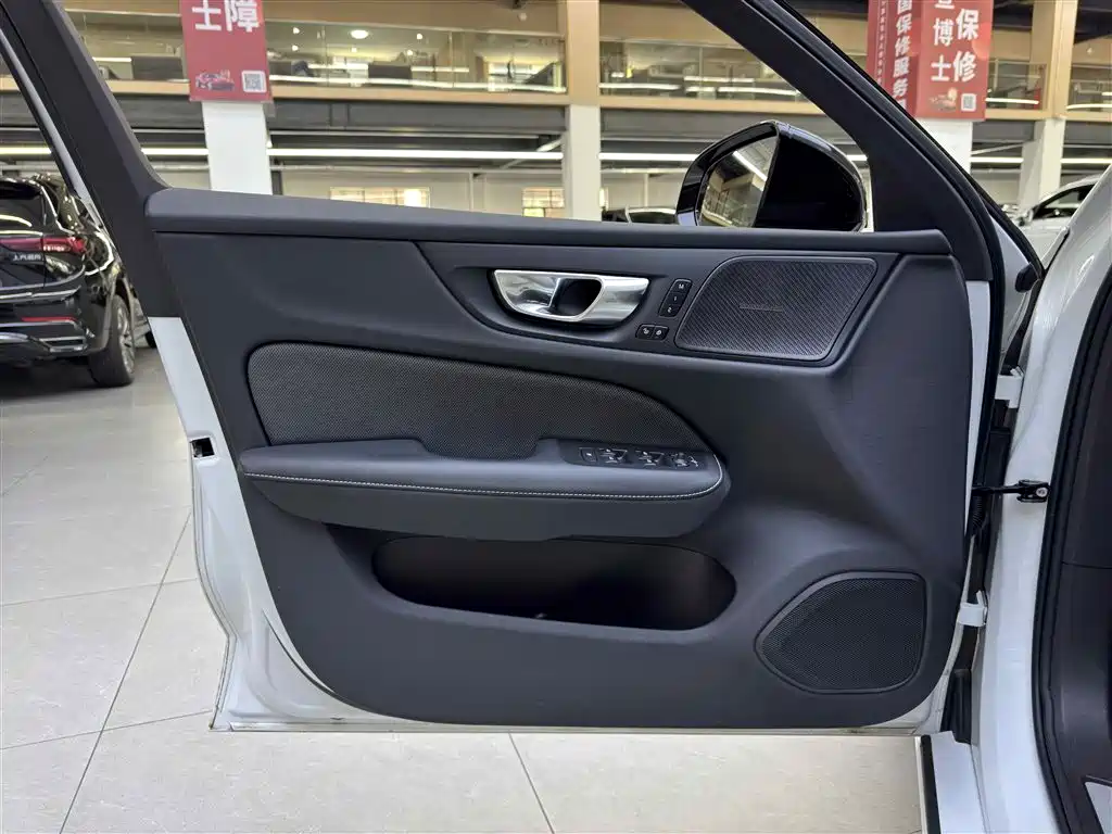Volvo S60 Plug-in Hybrid 2021 2021 T8 Twin Engine AWD R-Design Sport Edition