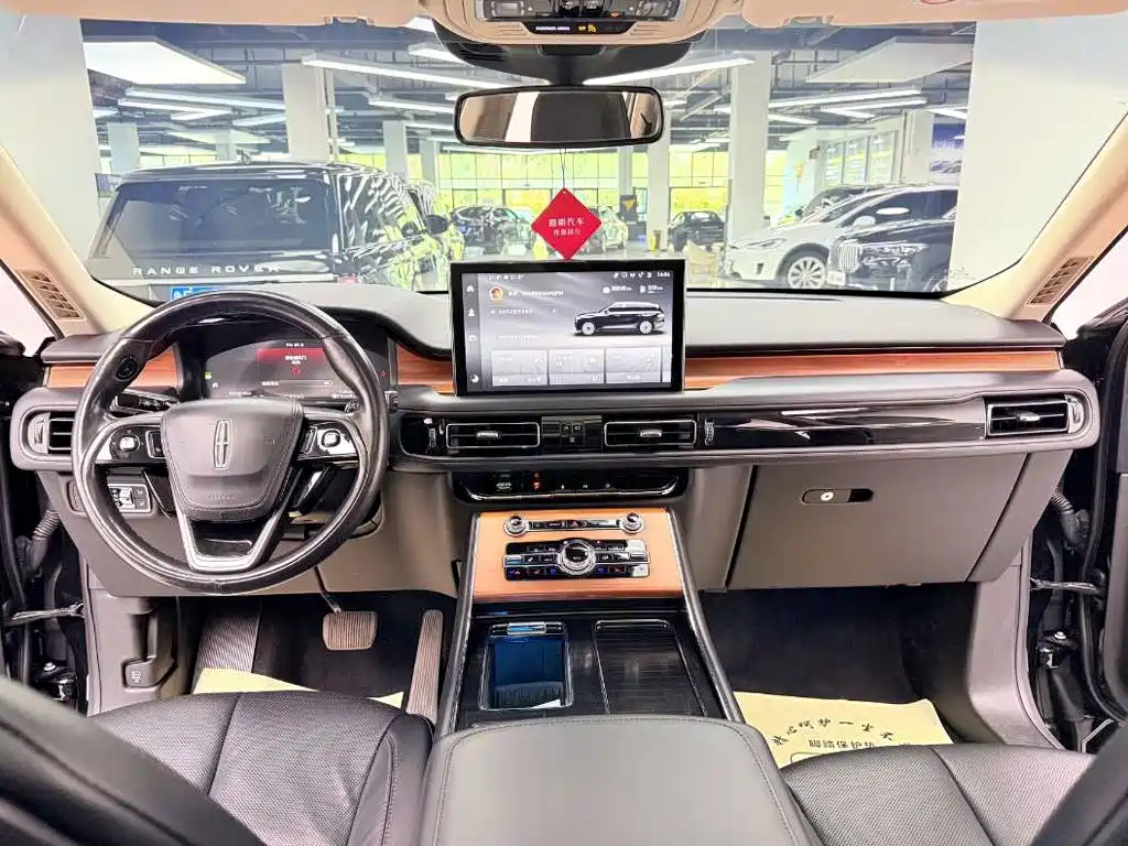 Фото 8 - Lincoln Aviator