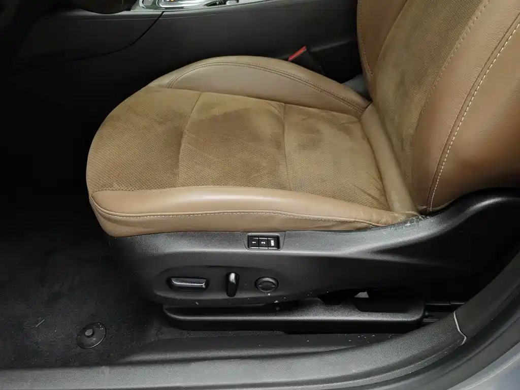Photo 20 - Buick Regal