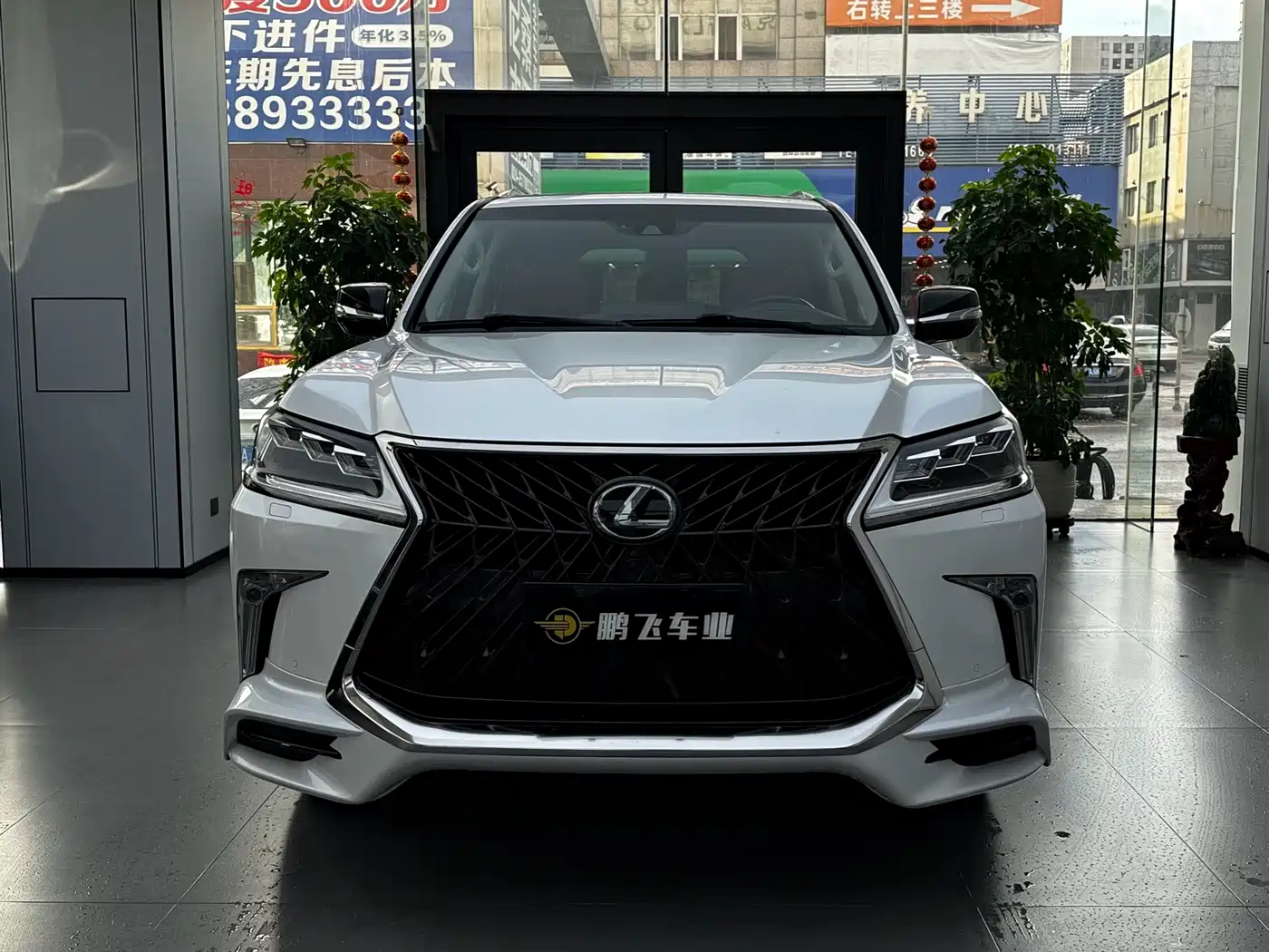 Фото 2 - Lexus LX