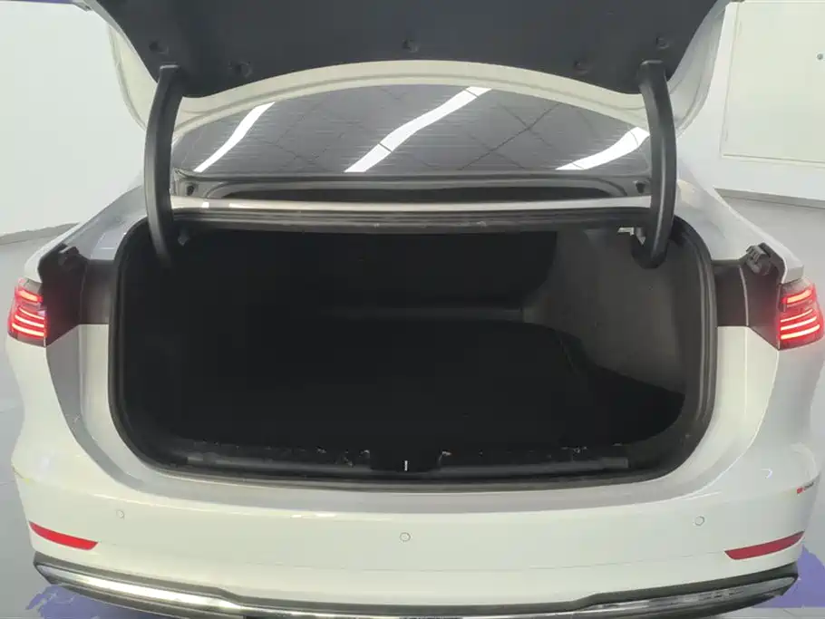Geely Galaxy Galaxy A7 2025 EM-i 70km Luxury Edition фото 4