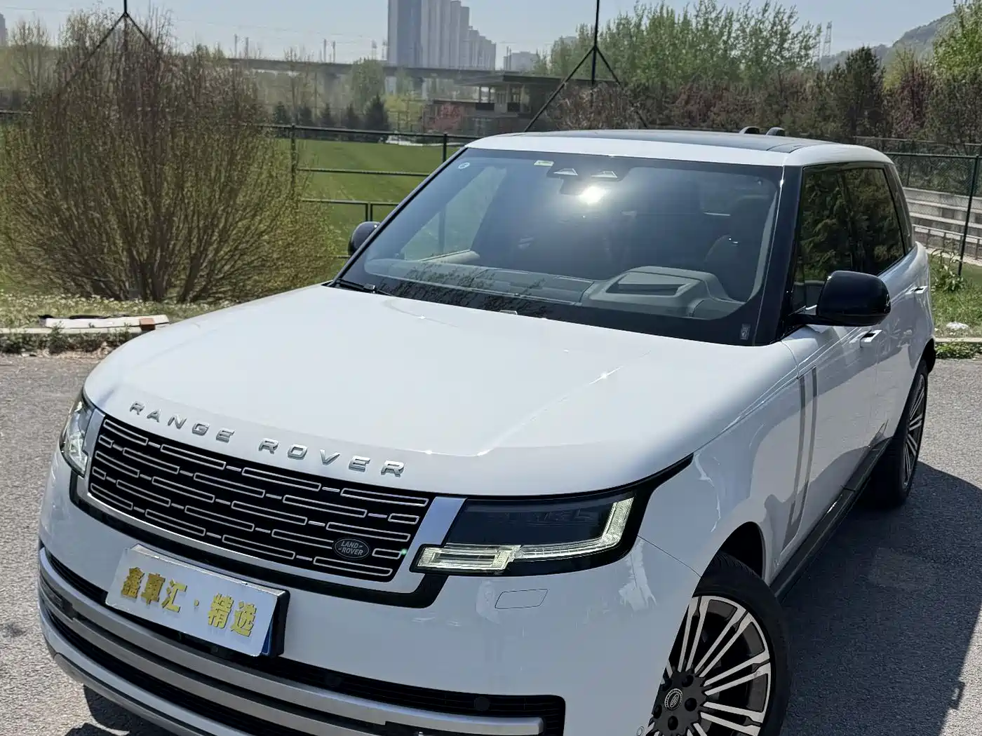 Land Rover Range Rover 2024 3.0 L6 400PS Genesis Extended фото 4