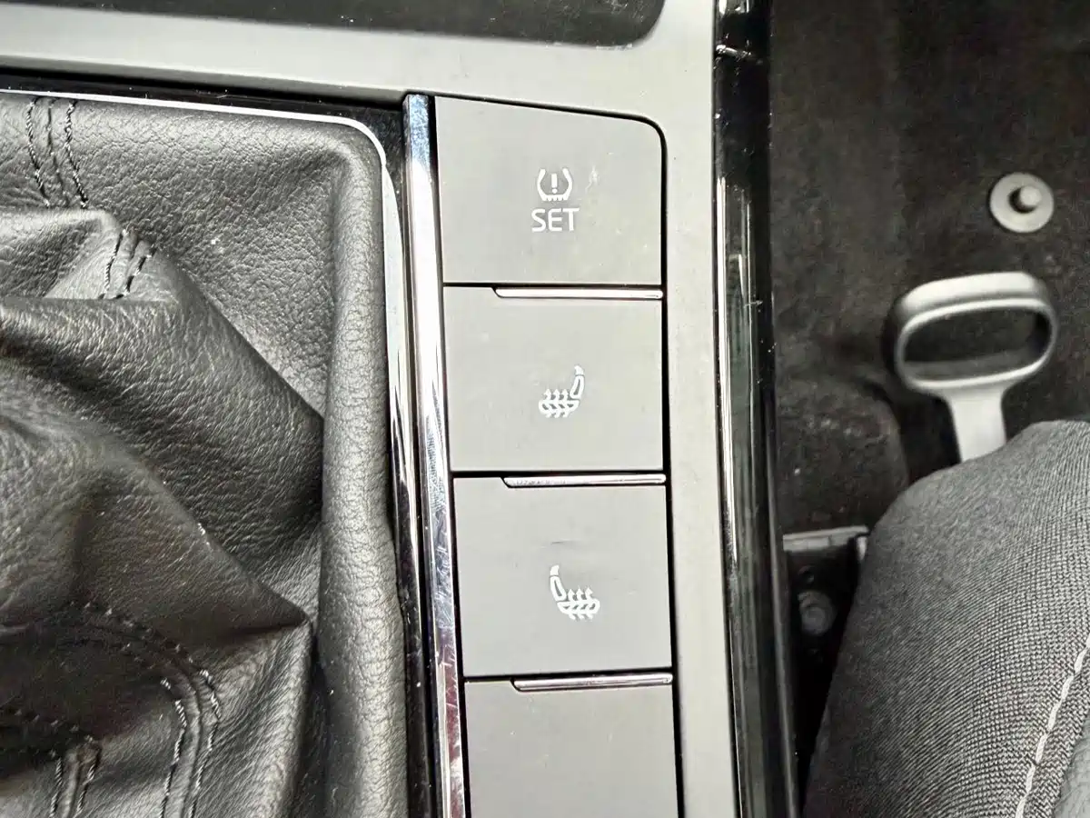 Volkswagen Passat 2022 280TSI Business Edition фото 18