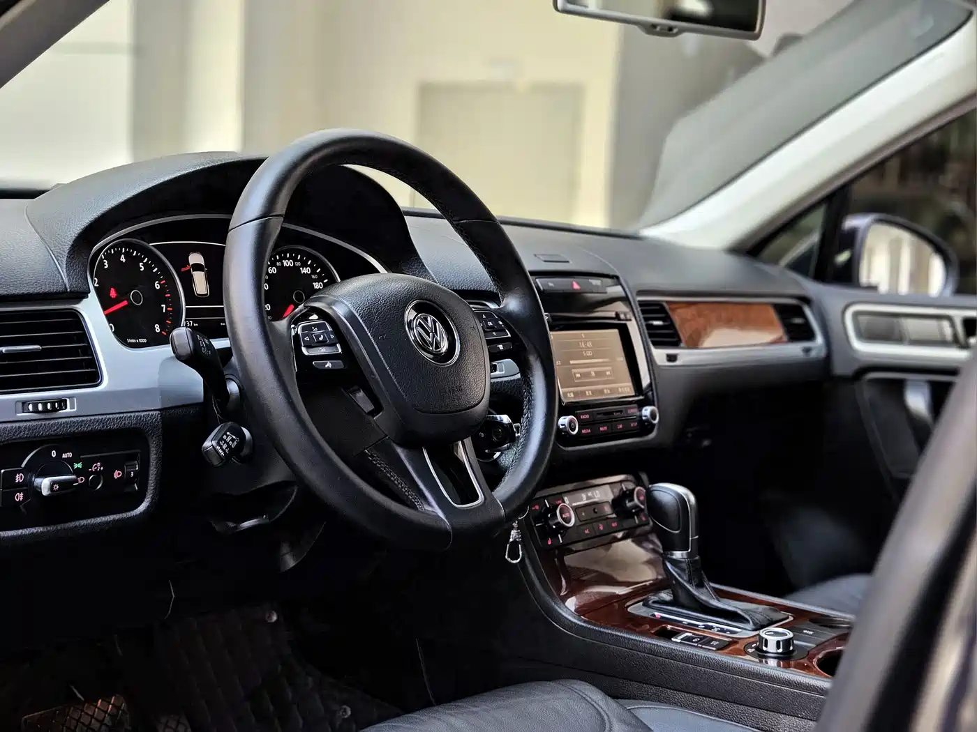Volkswagen Touareg 2014 3.0TSI New Edge Edition фото 11