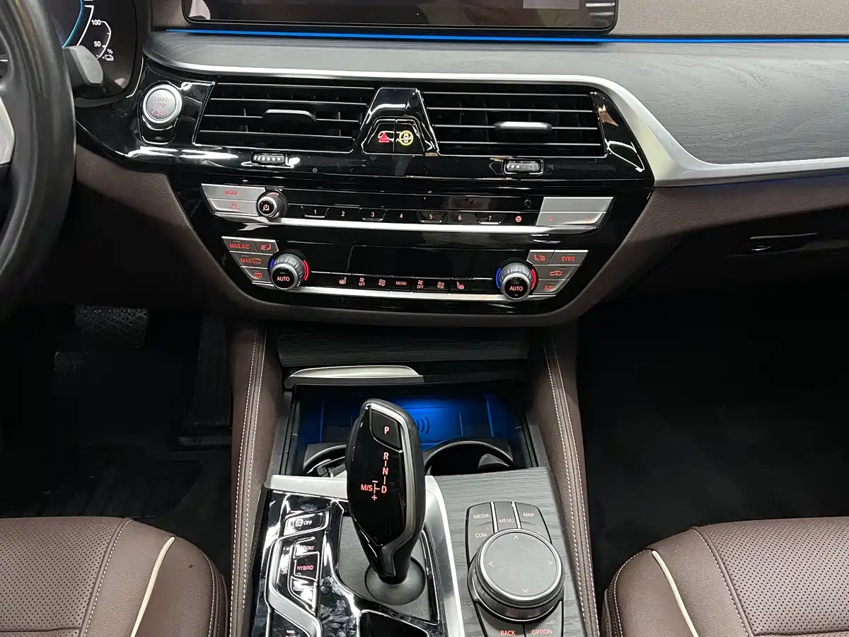 BMW 5 Series New Energy 2022 535Le M Sport Package фото 6