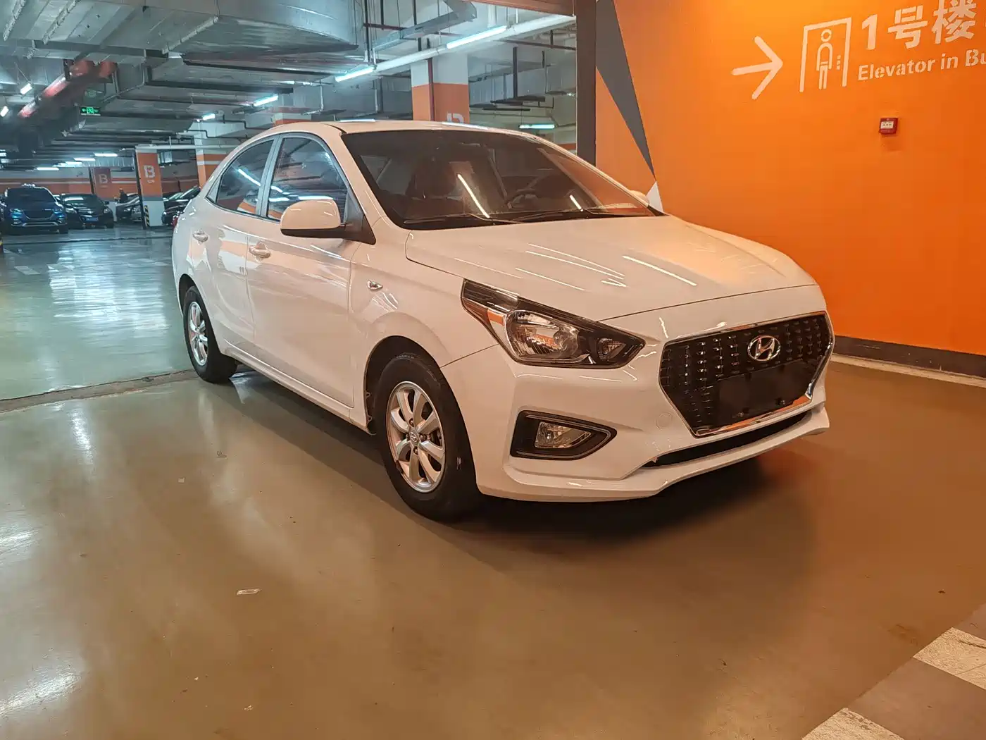 Hyundai Verna 2017 1.4L Automatic Leap Power Edition China VI фото 2