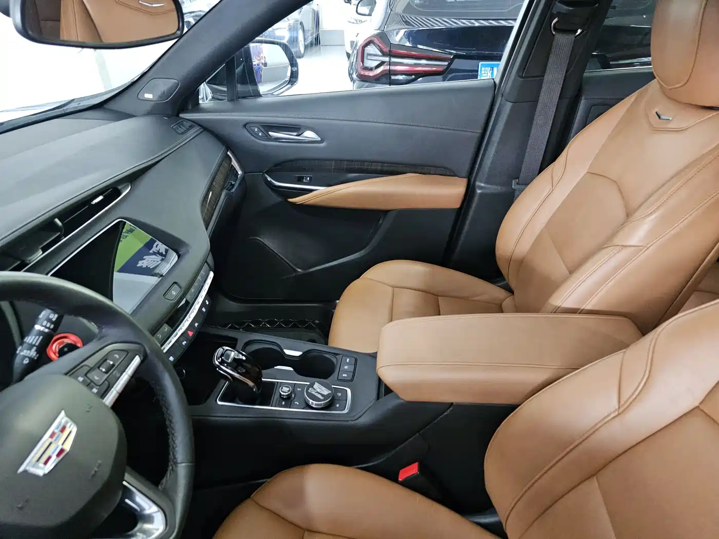 CADILLAC XT4