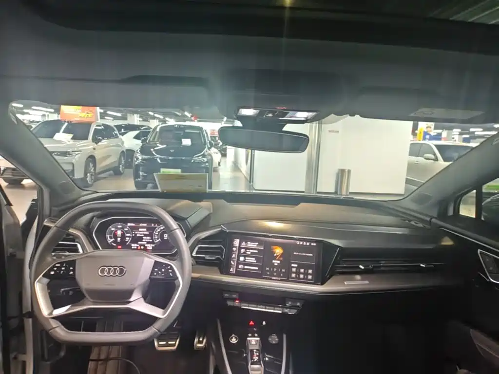 Фото 10 - Audi Q4 e-tron