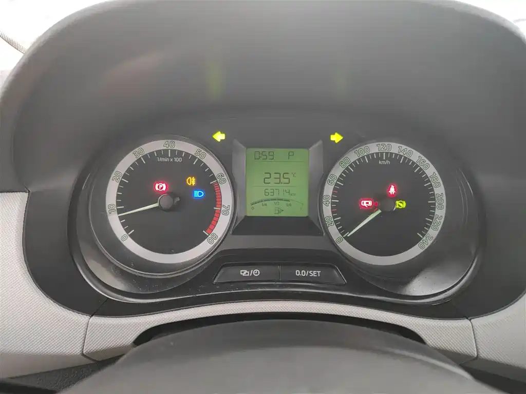 Škoda Fabia 2017 1.4L Auto Car Enjoy Edition фото 12
