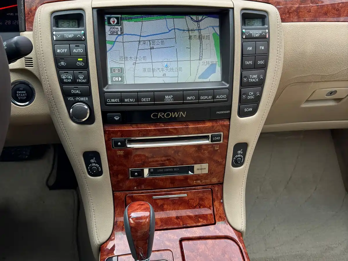 Фото 28 - Toyota Crown