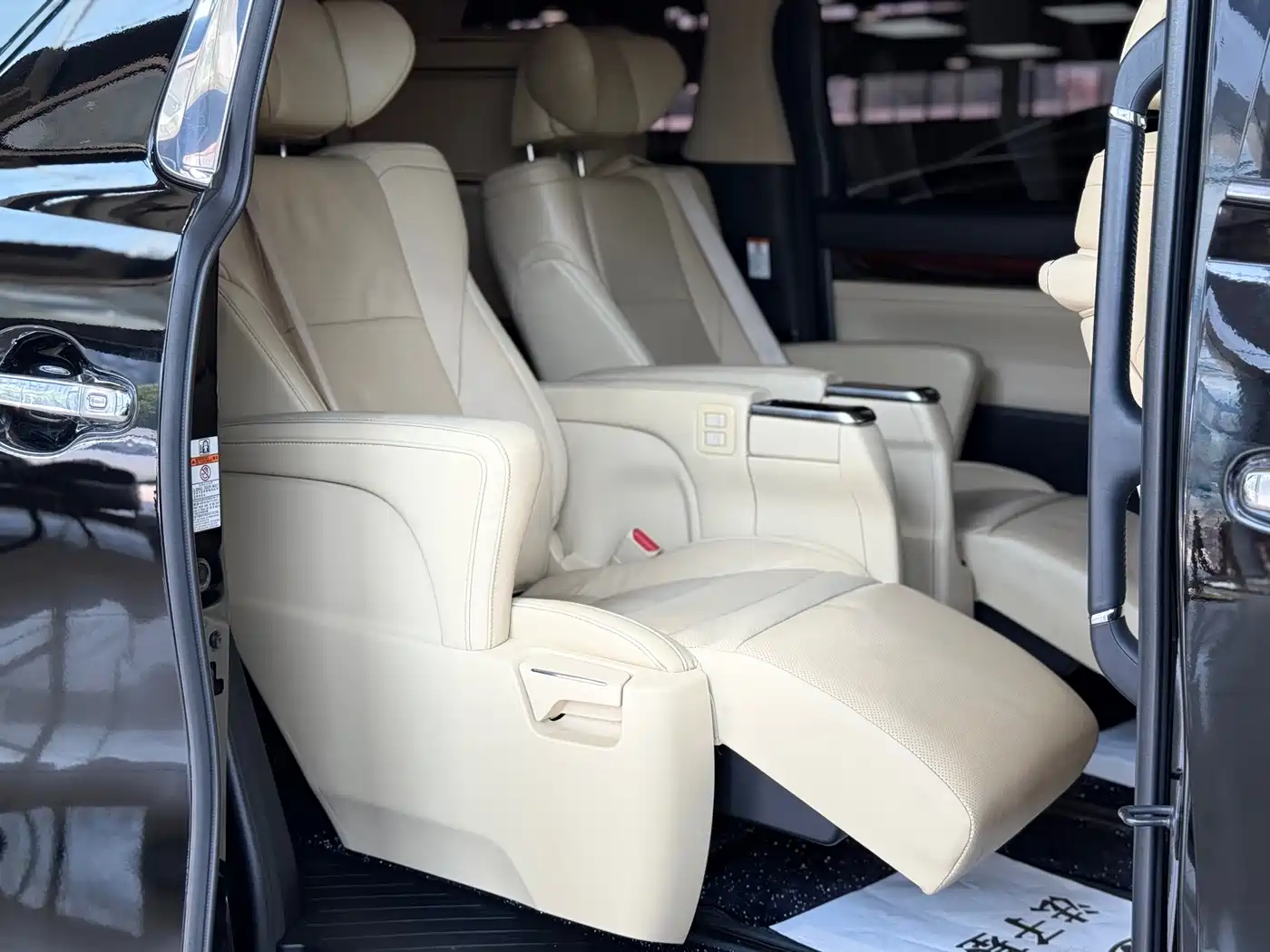 صورة 14 - Toyota Alphard