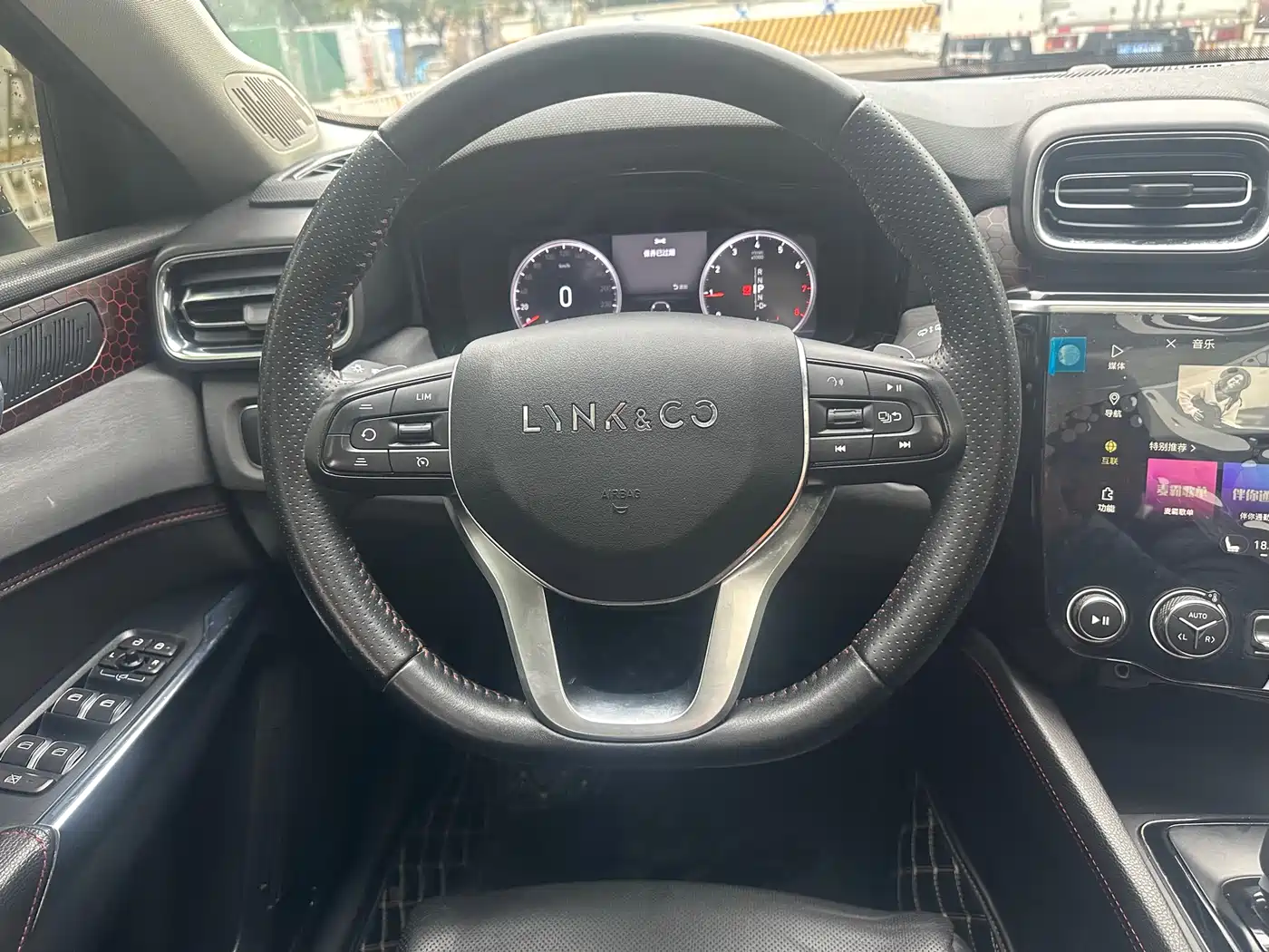 Lynk & Co 02 2018 1.5T DCT 2WD Shine Edition China V фото 12