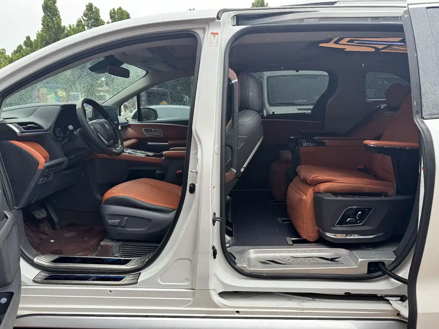 Toyota Granvia 2025 2024 2.5L Hybrid Comfort