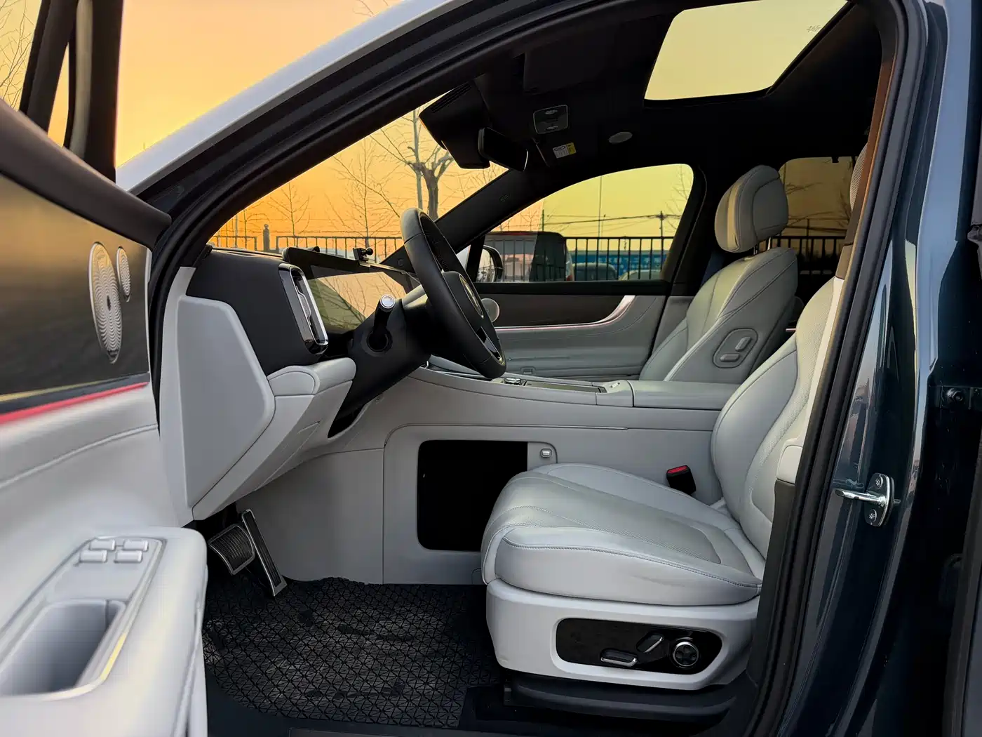 AITO Wenjie AITO M9 2024 Range Extender Ultra 52kWh 6-seater фото 13
