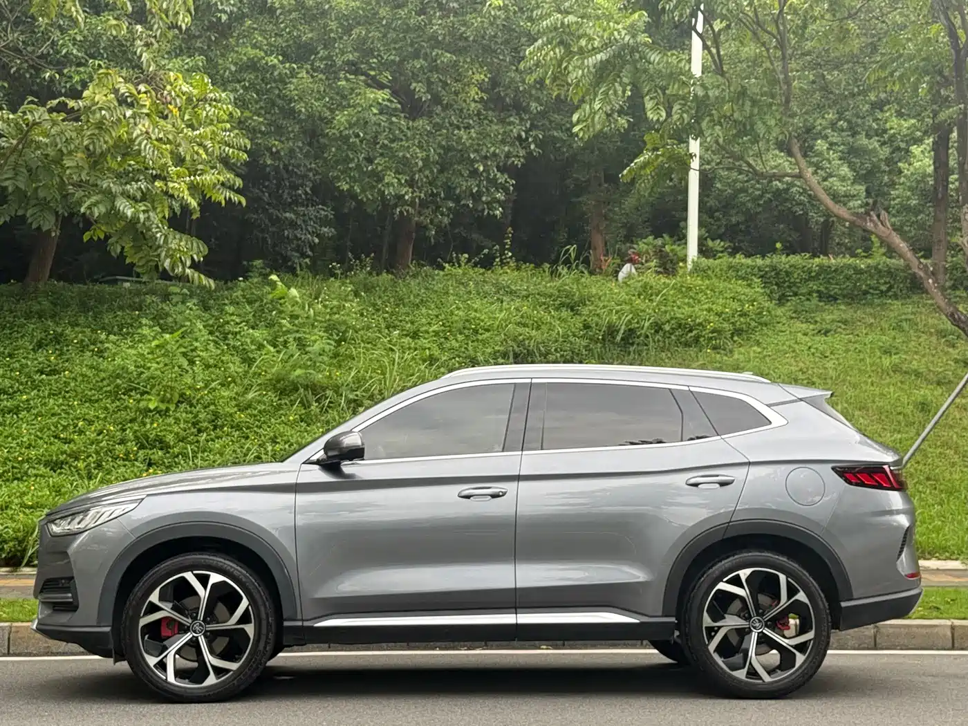 Фото 3 - BYD Song PLUS