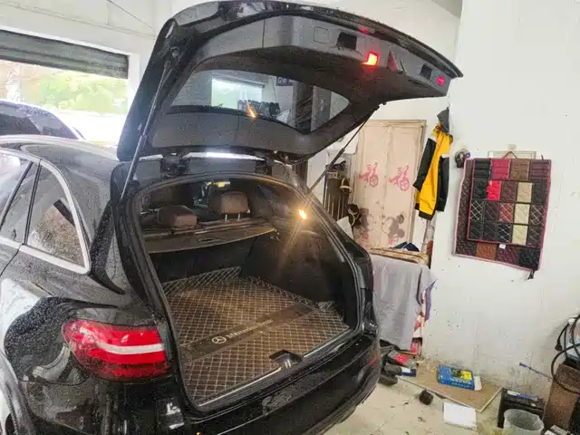 Mercedes-Benz GLC 2018 GLC 300 4MATIC Dynamic — фото 5