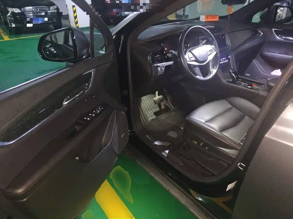 Фото 17 - Cadillac XT5