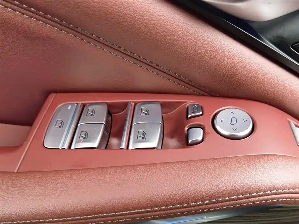 BMW X5 2022 Model xDrive 40Li M Sport Package фото 9