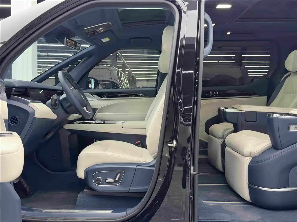 ZEEKR 009 2026 2024 6-seat Executive AWD 108kWh