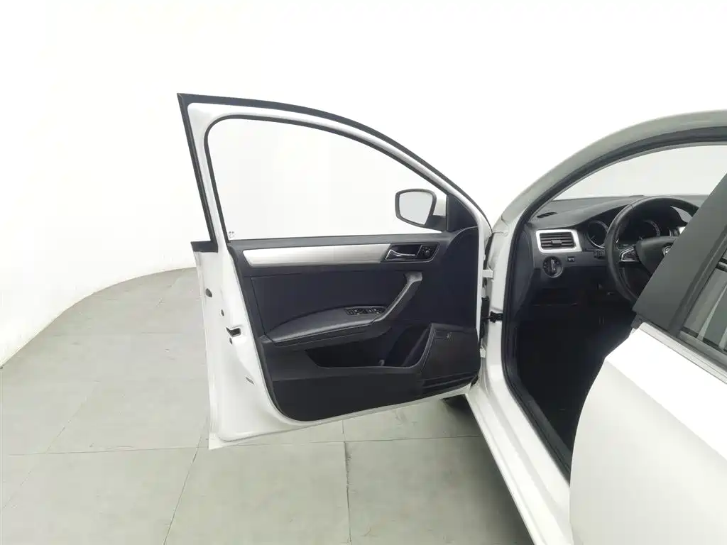 Škoda Skoda Rapid Spaceback 2019 Facelift 1.5L Automatic Comfort Version China VI фото 8