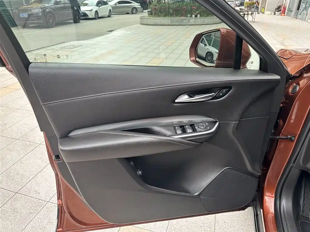 CADILLAC XT4
