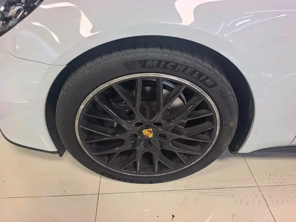 Фото 3 - Porsche Panamera