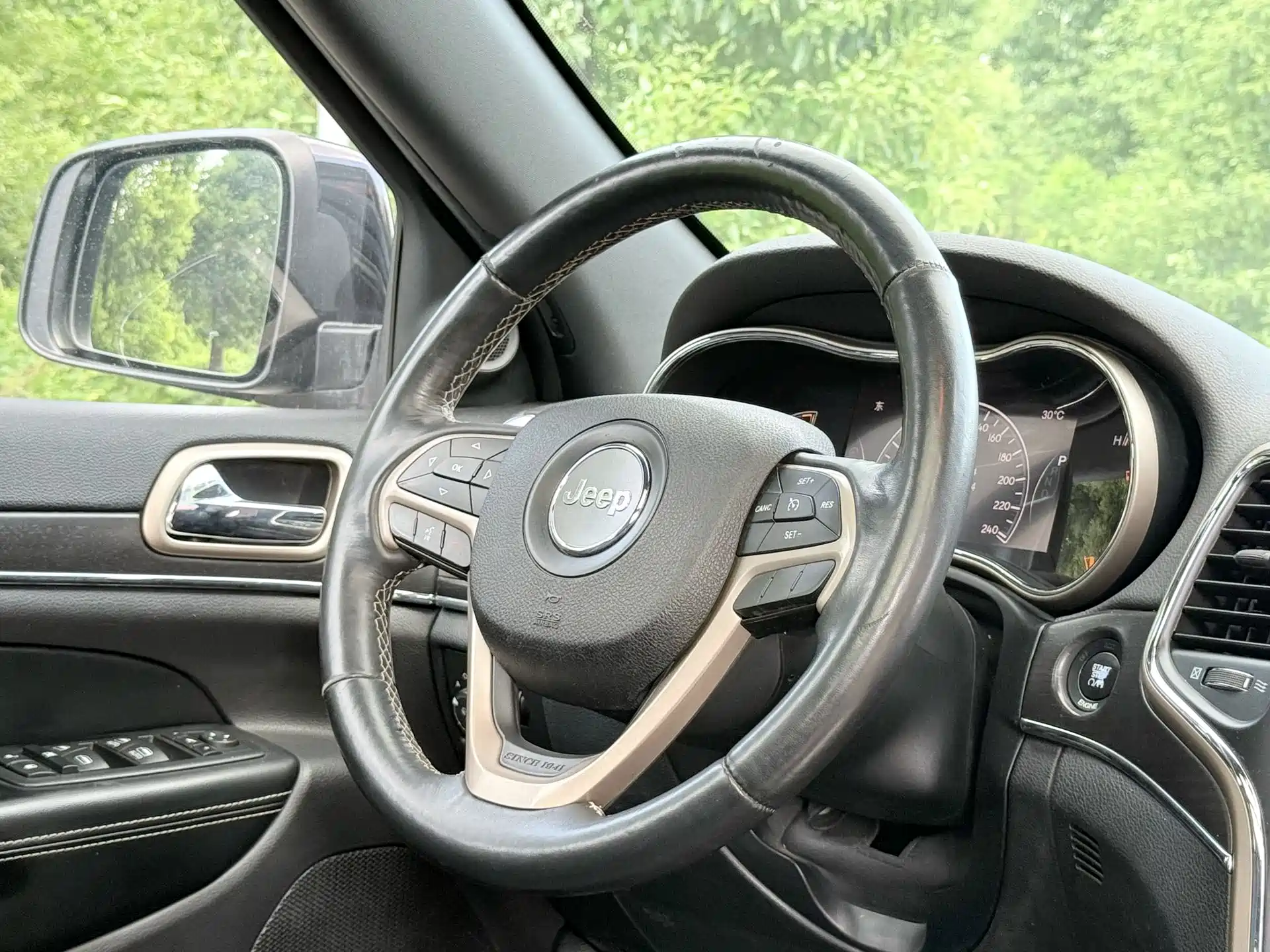 صورة 12 - Jeep Grand Cherokee (Import)