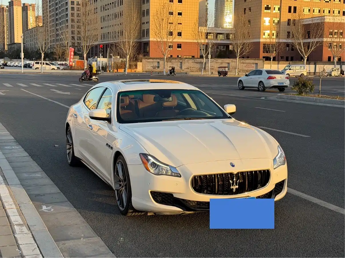 Фото 3 - Maserati Quattroporte