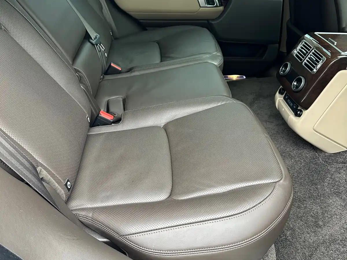 Land Rover Range Rover 2021 3.0 L6 Heritage Extended Classic Edition фото 11