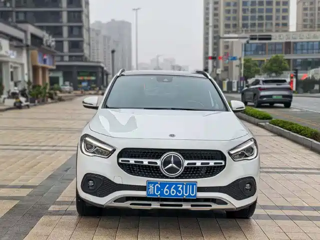 MERCEDES-BENZ GLA