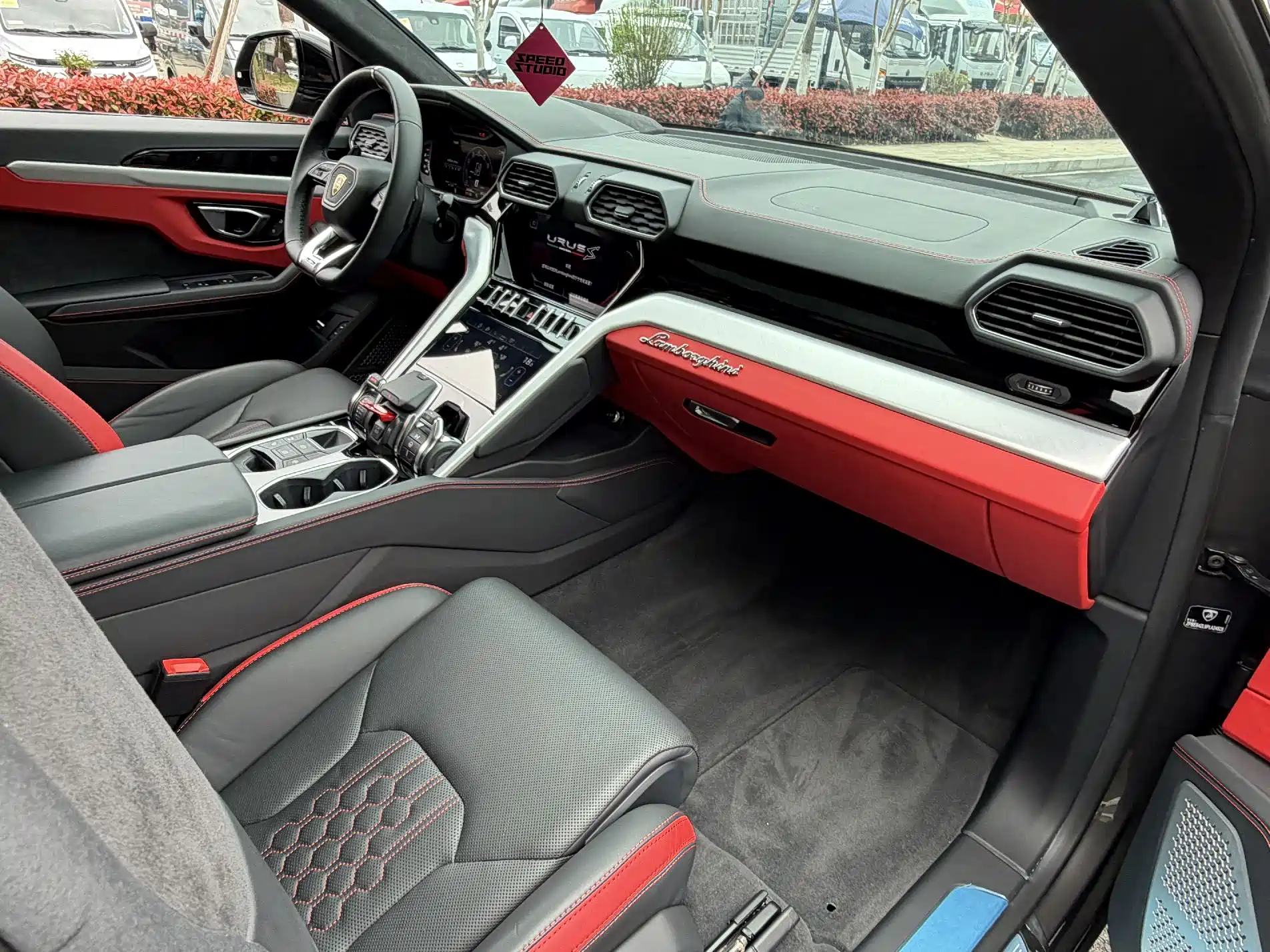 Фото 8 - Lamborghini Urus