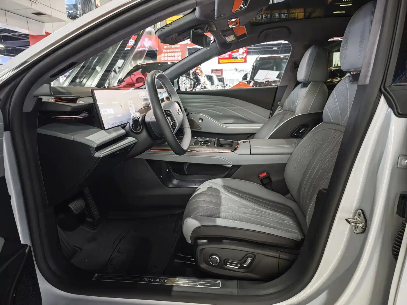 Geely Galaxy Galaxy E8 2025 700km Long Voyage Smart Drive Edition фото 8