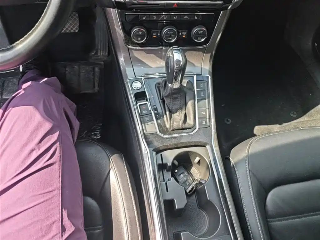 Volkswagen Passat 2017 330TSI DSG Prestige фото 14