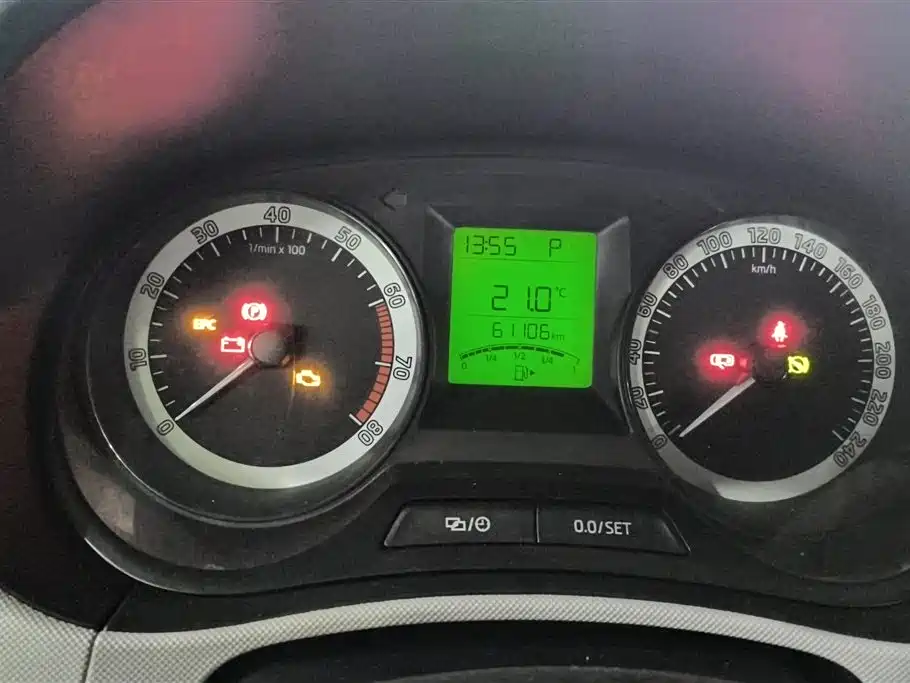 Škoda Fabia 2016 1.4L Automatic Car Enjoy Edition фото 14