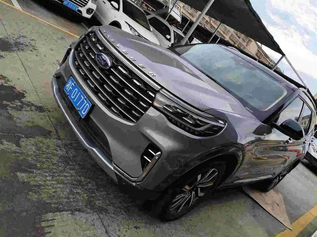 Фото 1 - Ford Explorer