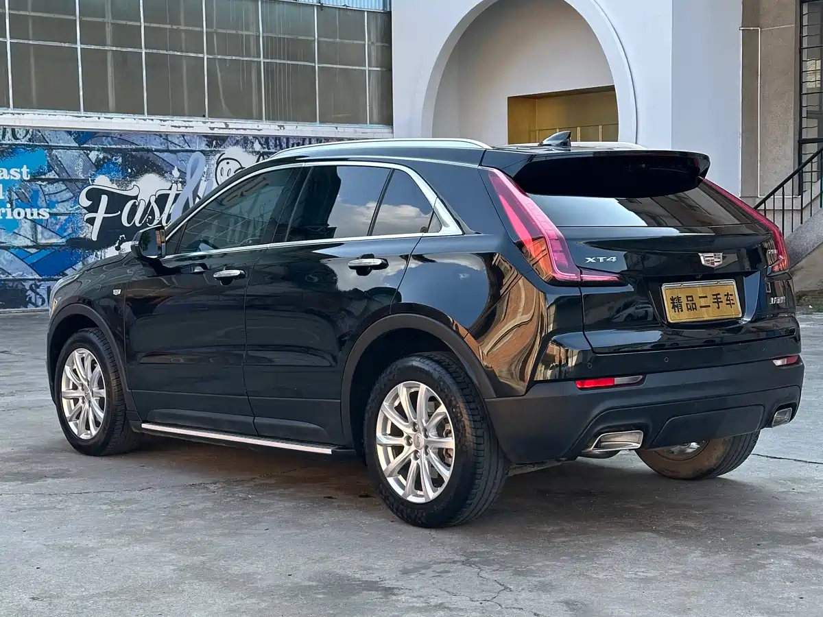 CADILLAC XT4