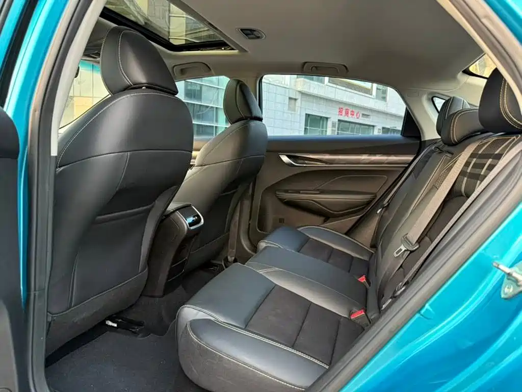 Фото 5 - Geely Binrui