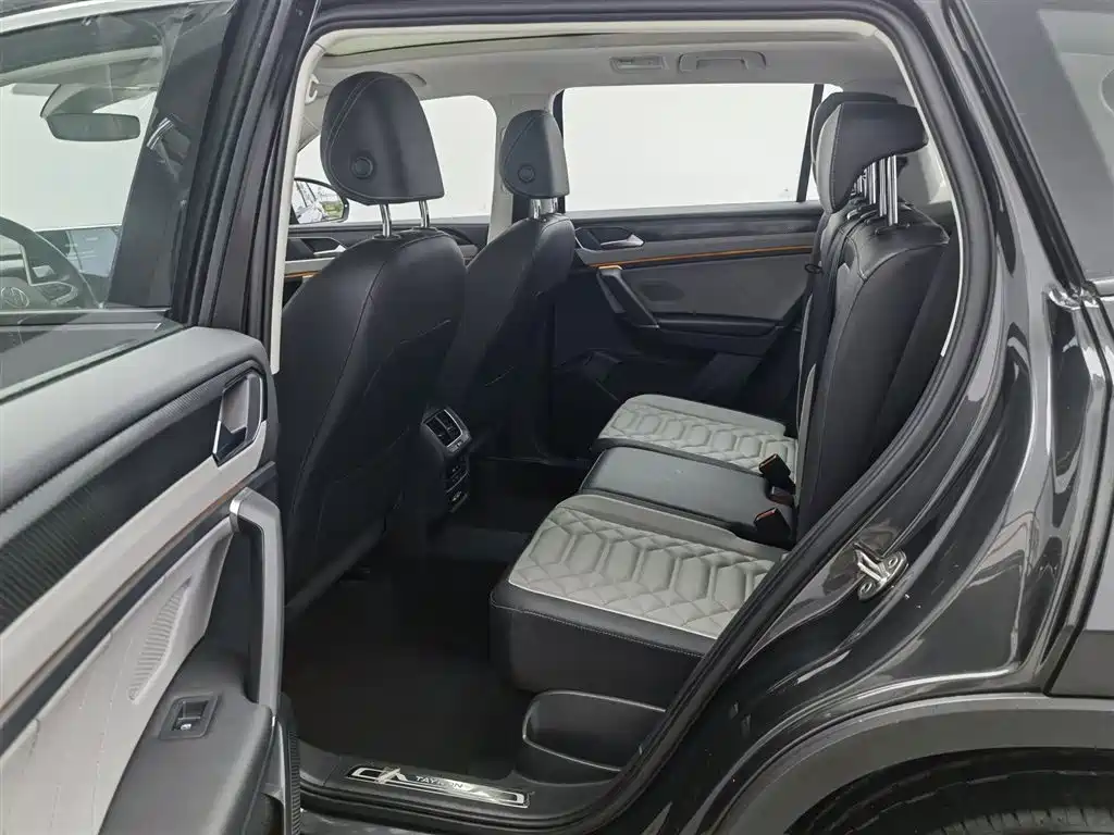 Volkswagen Tayron 2023 330TSI 2WD Luxury Plus Advanced Edition фото 15