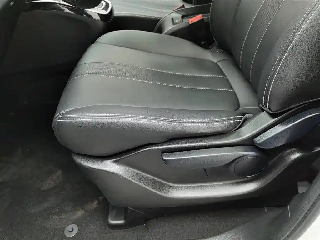 GAC Trumpchi Trumpchi M6 2021 270T DCT Luxury Edition (7-Seater) фото 20