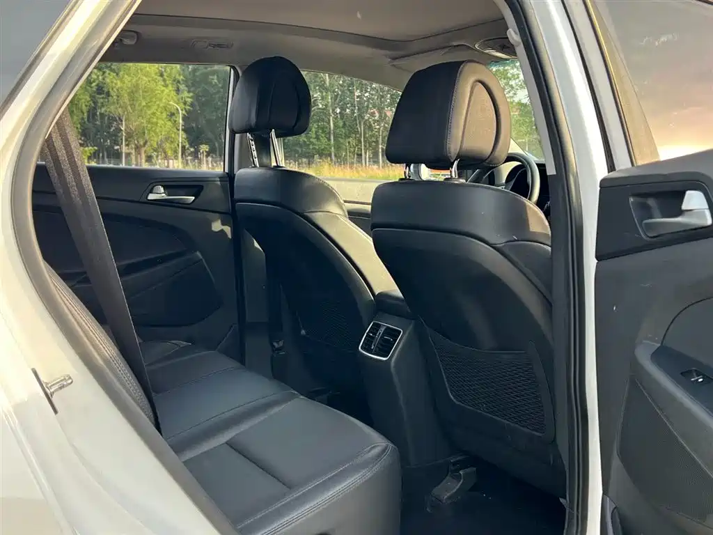 Hyundai Tucson 2018 1.6T DCT 2WD 15th Anniversary Special Edition фото 16