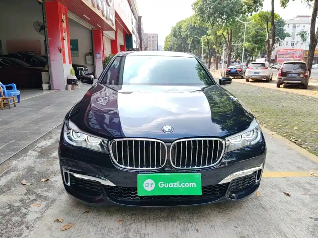 Фото 3 - BMW 7 Series