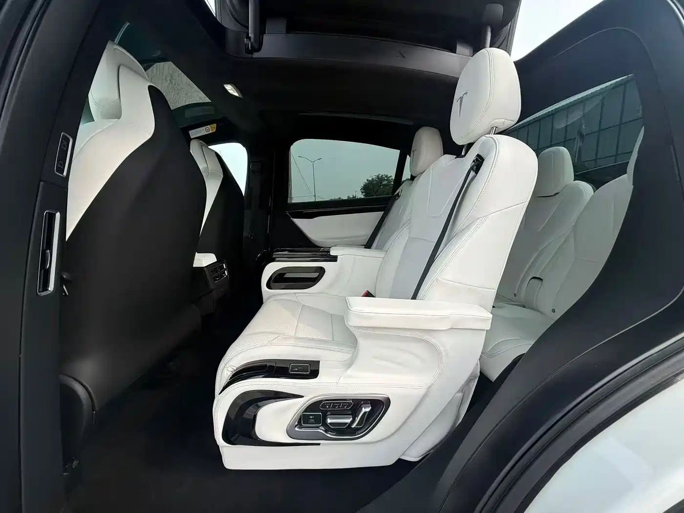 Фото 8 - Tesla Model X