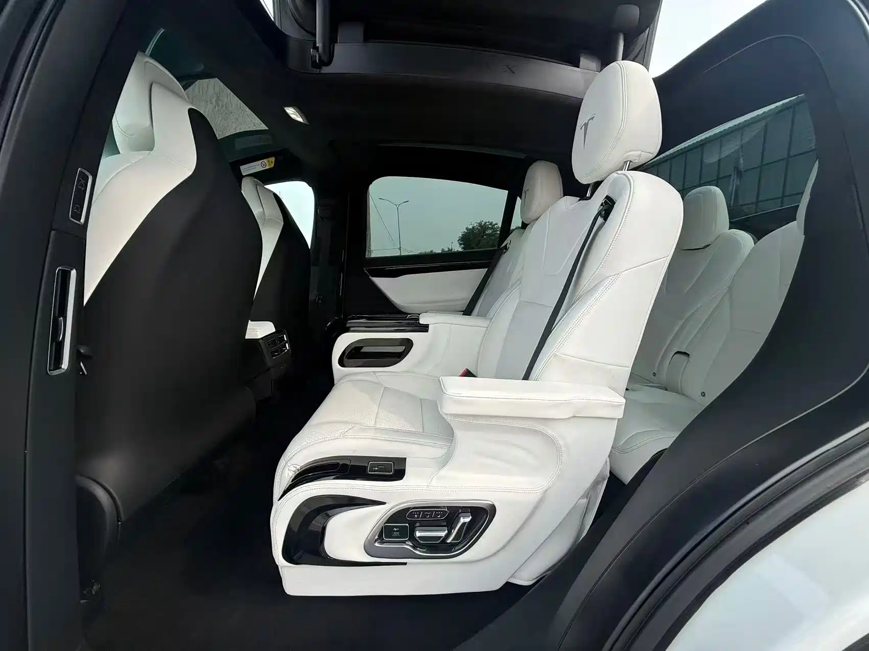 Фото 8 - Tesla Model X