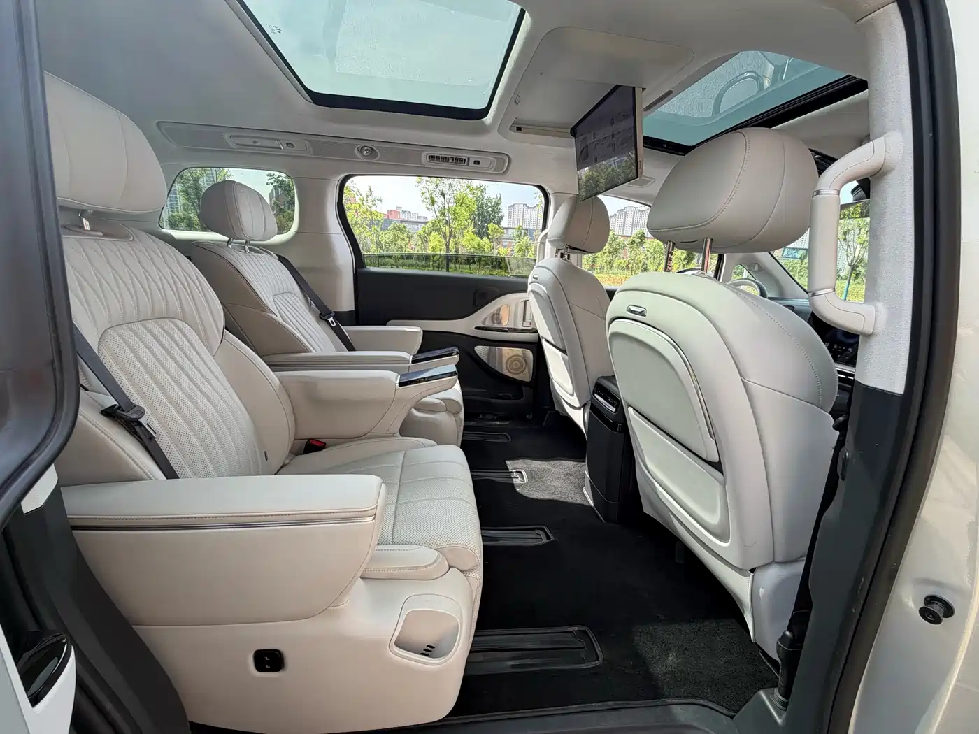 Voyah Auto Voyah Dreamer 2025 PHEV AWD Flagship Qian Kun Edition фото 16