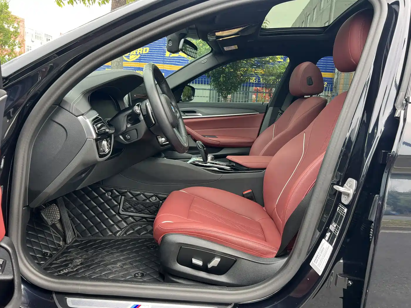 BMW 5 Series 2023 530Li Leading M Sport Package фото 9