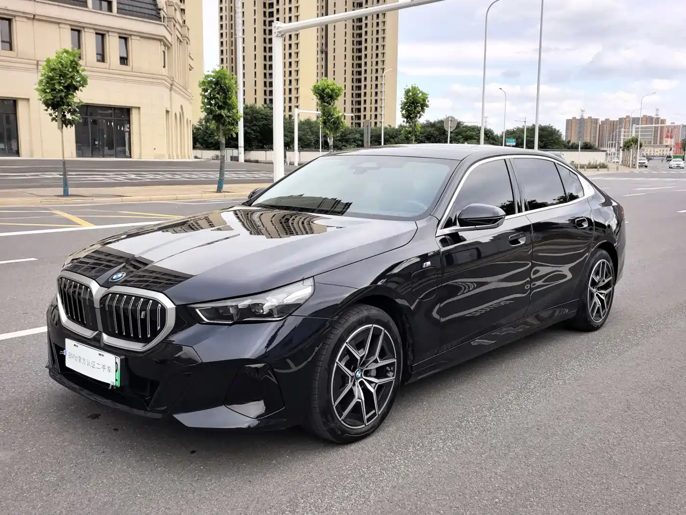 BMW i5 2024 eDrive 35L Premium Model M Sport Package фото 3