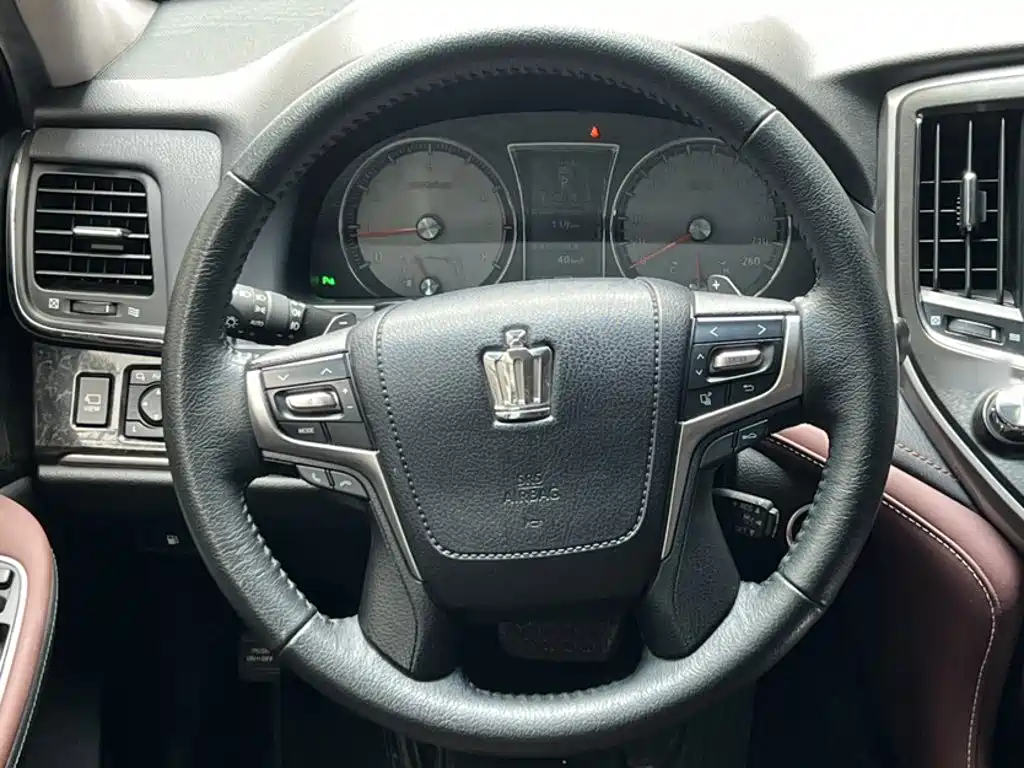 صورة 11 - Toyota Crown