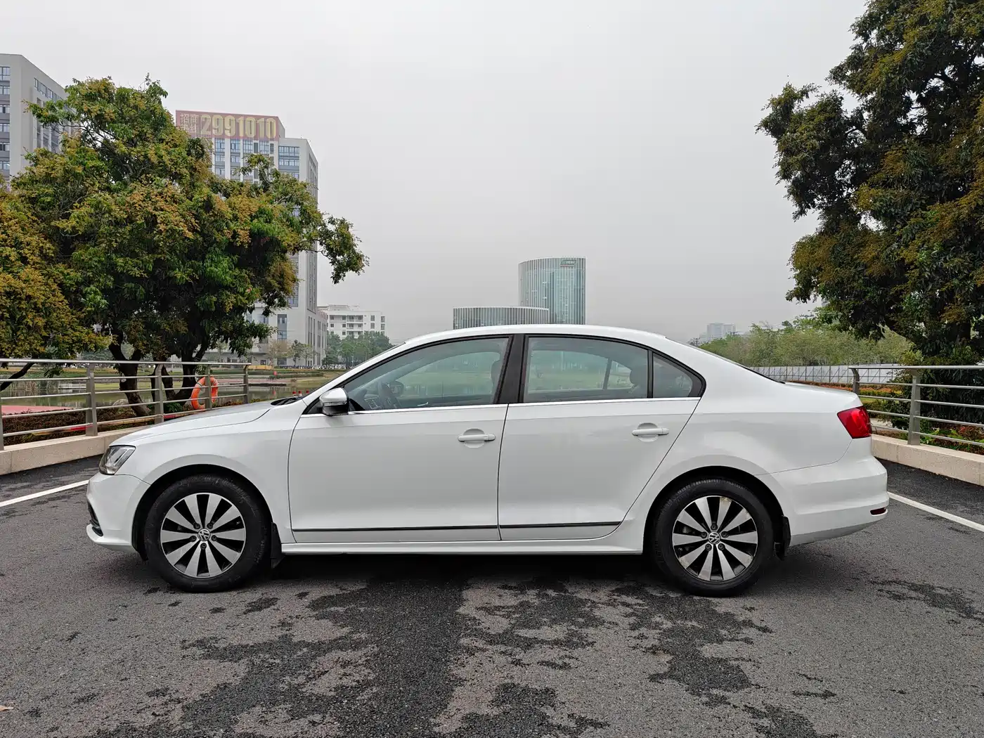 Volkswagen Sagitar 2018 1.6L Automatic Comfort фото 4